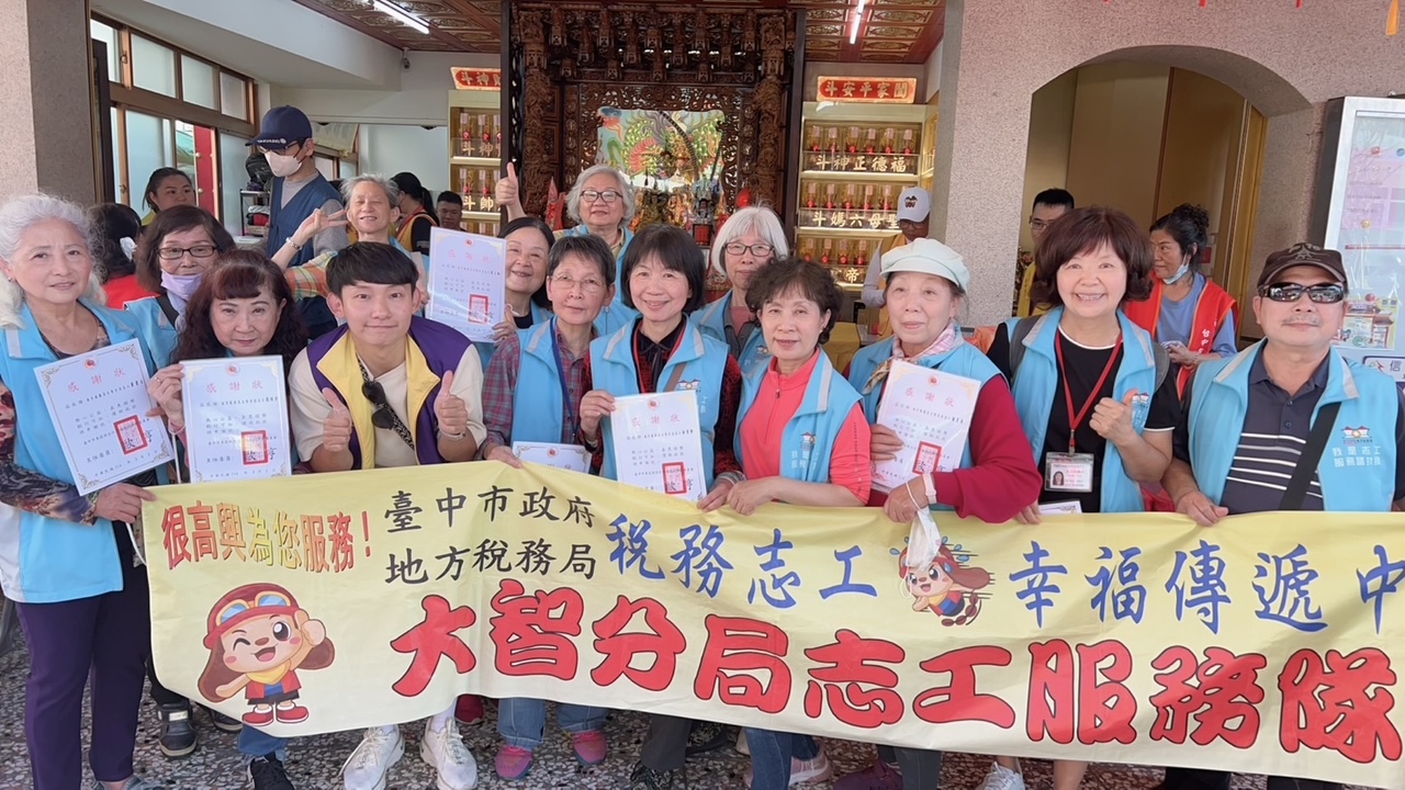 由本分局志工與振興里、新庄里志工及台中善行義剪團隊協同進行發放愛心物資(含熟食)給需要幫助的民眾，關懷社會弱勢族群。