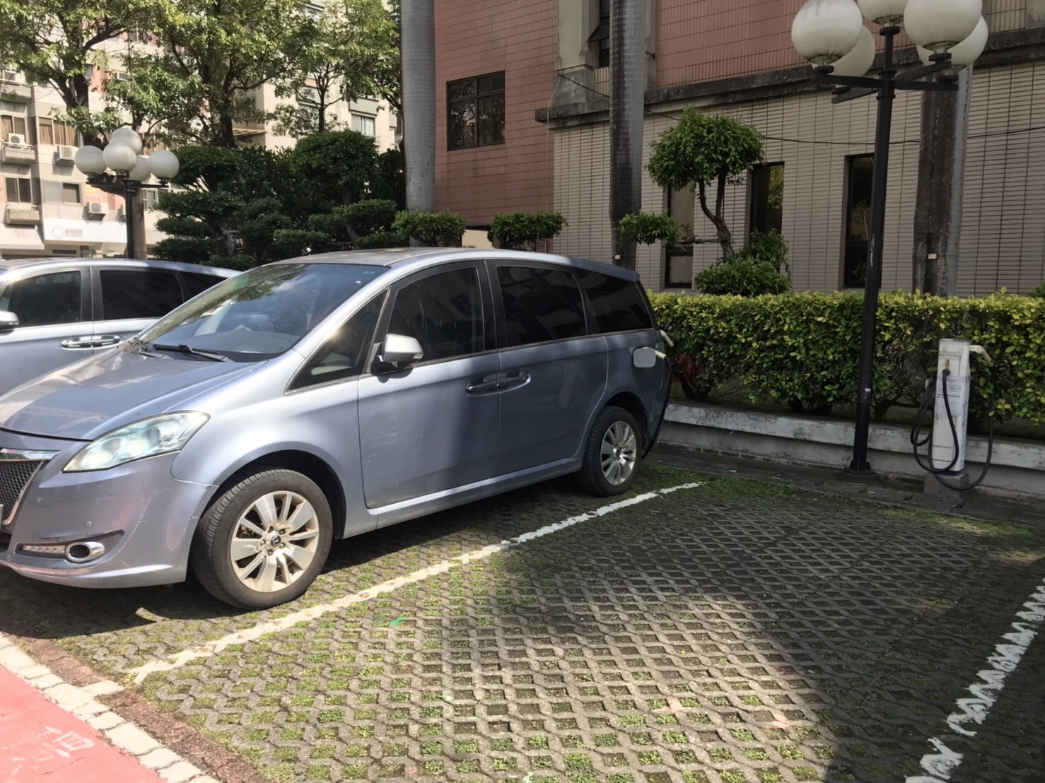 推行綠色交通-鼓勵民眾換購電動車-以減少移動汙染源