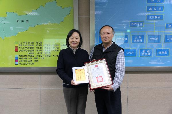 恭喜！本局志工林懋山君榮獲衛生福利部頒發「104年全國志願服務績優志工銀牌獎」獎勵。