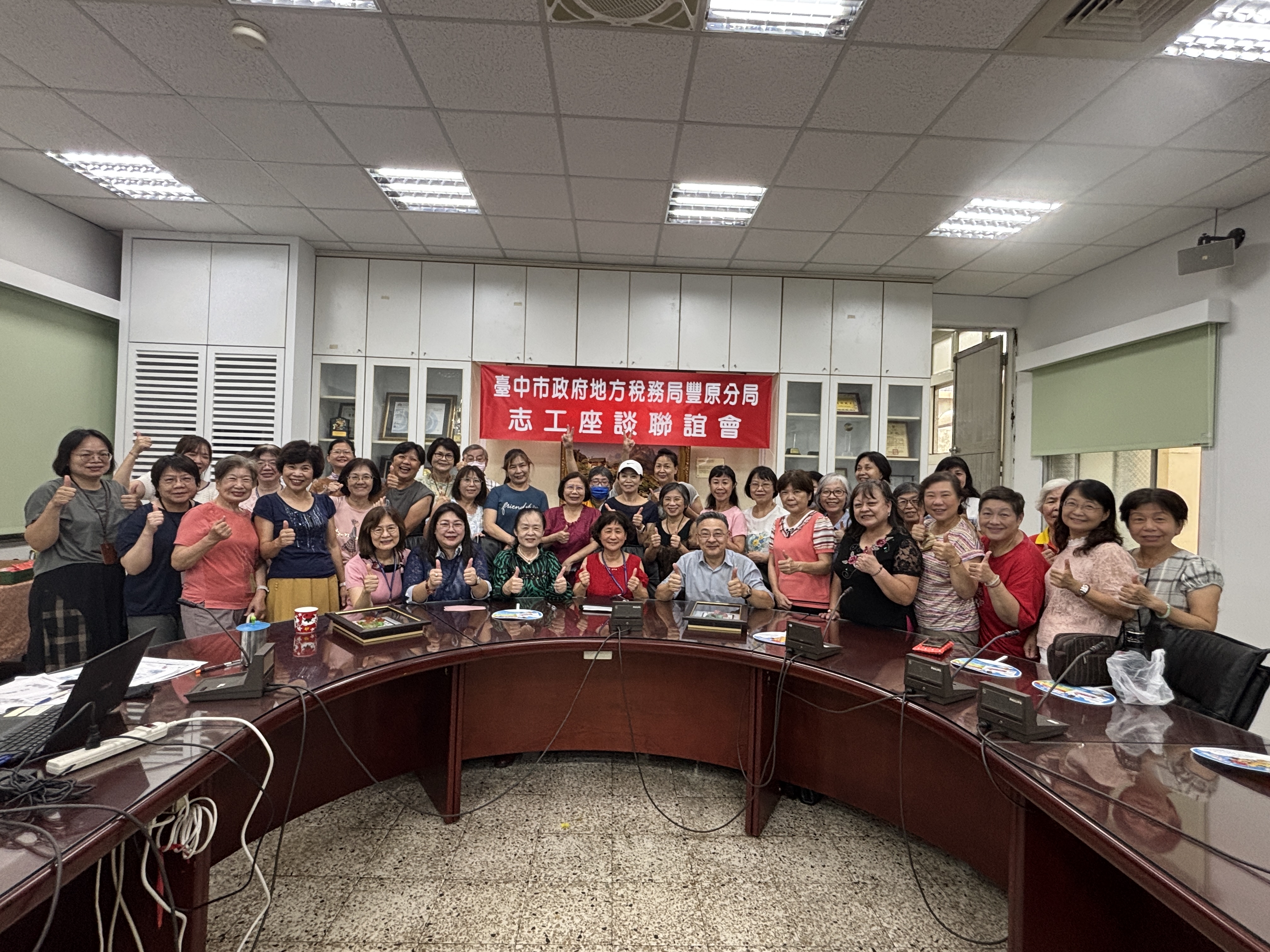 來!大合照~志工座談聯誼會~讚!