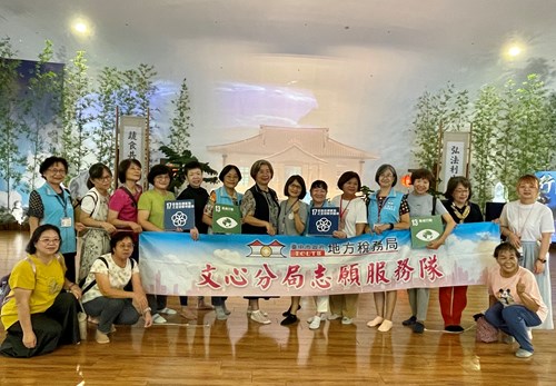 文心分局志工與慈濟環保志工進行交流參訪，一同為環境永續經營盡一份心力。